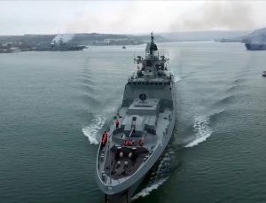 30’dan fazla Rus savaş gemisi Karadeniz’e girdi!