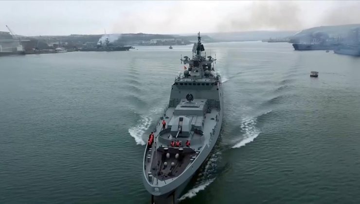 30’dan fazla Rus savaş gemisi Karadeniz’e girdi!