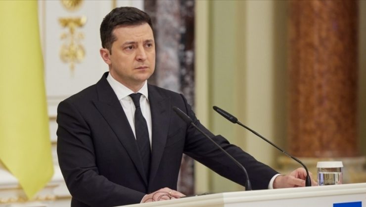 Zelenskiy, ülke çapında genel seferberlik ilan edilen kararnameyi imzaladı