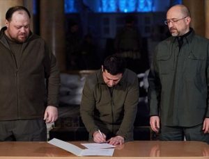 Ukrayna’dan AB hamlesi: Zelenskiy katılım için başvuru dilekçesini imzaladı
