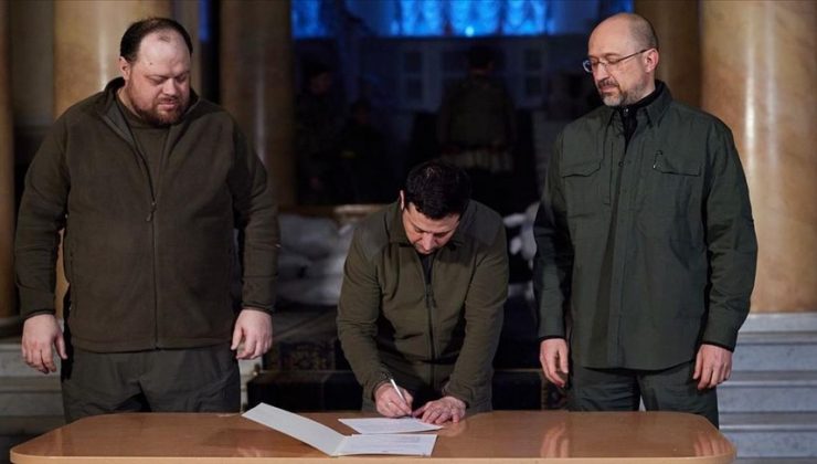 Ukrayna’dan AB hamlesi: Zelenskiy katılım için başvuru dilekçesini imzaladı