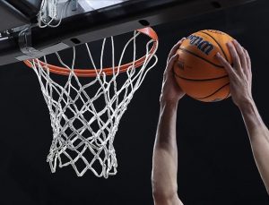 FIBA, Ukrayna-İspanya maçını güvenlik endişesiyle erteledi