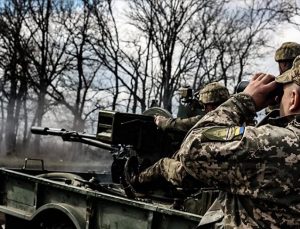 Ukrayna askeri Rusları durdurmak için köprüde kendini havaya uçurdu