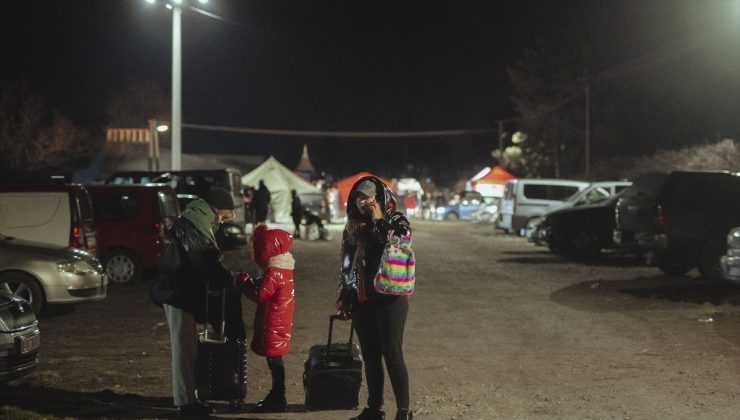 Ukrayna’dan kaçanlar Slovakya’ya gelmeye devam ediyor