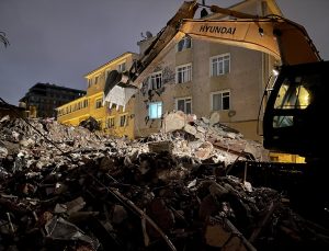 Üsküdar’da patlama yaşanan bina yıkıldı