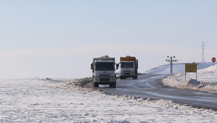 Kuraklıktan etkilenen Sıhke Gölü’ne 135 bin ton kar taşındı