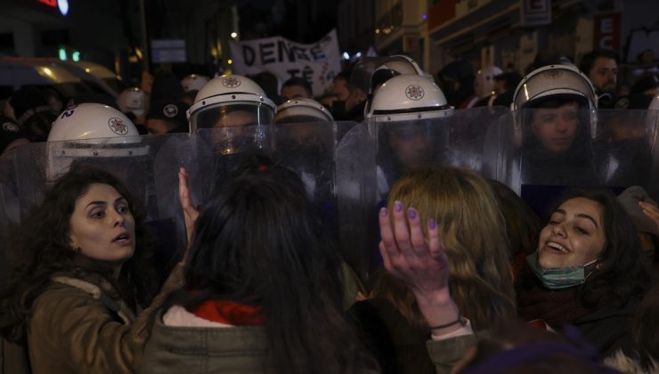 Beyoğlu’nda Dünya Kadınlar Günü yürüyüşü arbedesi