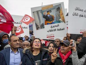 Bağımsızlık Günü’nde ‘darbe karşıtı’ gösteri