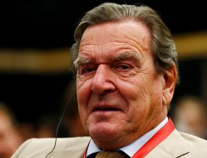 Rusya yanlısı Schröder’in danışmanları istifa etti