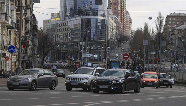 Hava saldırılarının azaldığı Kiev’de insan hareketliliği artıyor