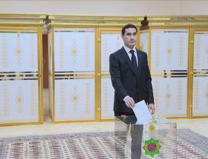 Türkmenistan’da devlet başkanlığı babadan oğula geçti