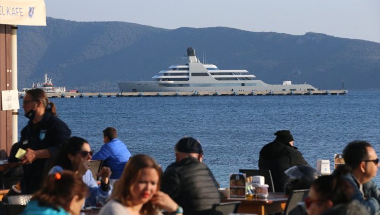 Abramoviç’in yatı Bodrum’a yanaştırıldı