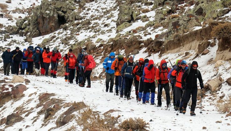 27 dağcı Ağrı Dağı’nda zirve diyecek