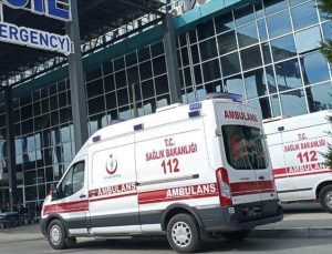 İzmir’de iki otomobil çarpıştı: 1 ölü, 2 yaralı