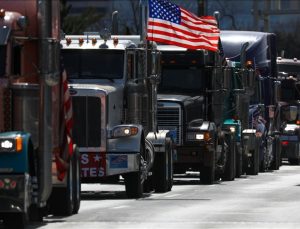 Aşı karşıtı tır ve kamyon şoförleri, Washington çevresinde trafiği kilitledi