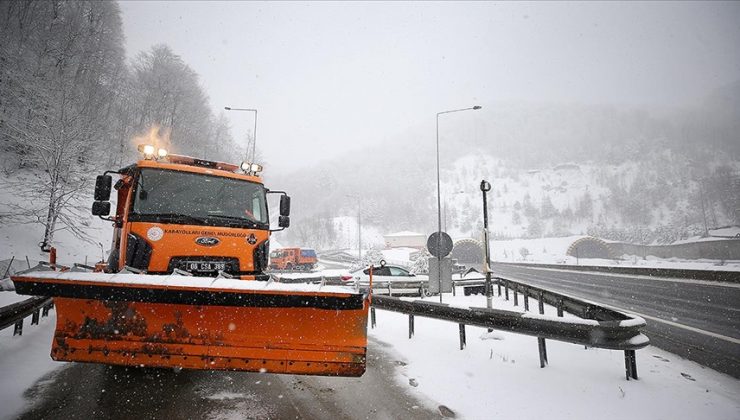 Bolu Dağı’nda kar etkili oluyor