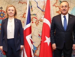 Bakan Çavuşoğlu, İngiliz ve Rumen mevkidaşlarıyla görüştü