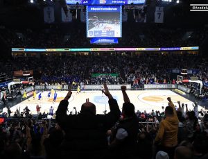 Basketbol derbisinde seyirci rekoru