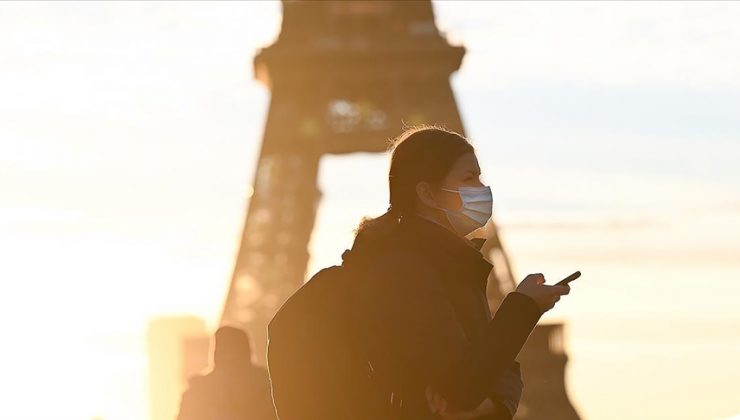 Fransa’da kapalı alanlarda maske zorunluluğu ve aşı kartı uygulaması kaldırıldı