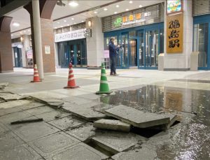 7,4 büyüklüğündeki depremden sonra Japonya