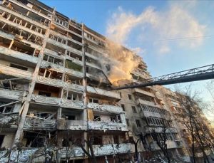 Kiev’deki saldırılarda bir apartman daha isabet aldı: 4 ölü