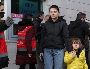 Ukrayna’dan tahliye edilen ilk Kırım Tatar Türkleri Türkiye’ye getirildi