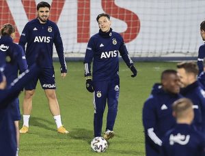 Mesut Özil ve Ozan Tufan kadro dışı bırakıldı