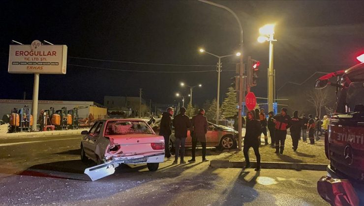 Niğde’de zincirleme trafik kazası: 7 yaralı