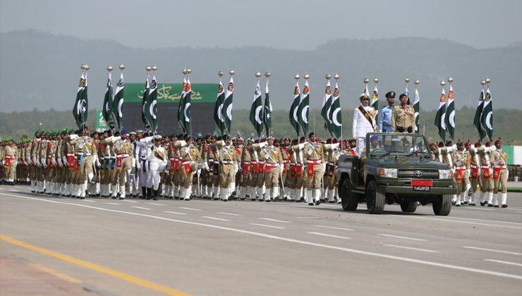 Pakistan Milli Günü’nde askeri geçit töreni