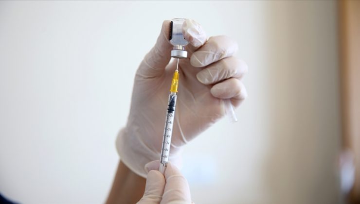 Pfizer CEO’su Bourla: Dördüncü doz aşı gerekli
