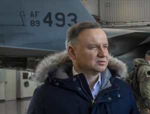Polonya Cumhurbaşkanı Duda’nın uçağı arıza nedeniyle acil iniş yaptı