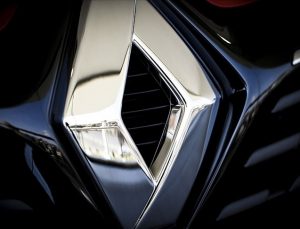 Renault Rusya üretimlerini askıya aldı