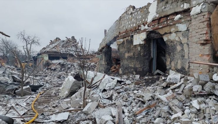 Ukrayna: Rusların kuşattığı Mariupol’de 2 bin 500 sivil öldü