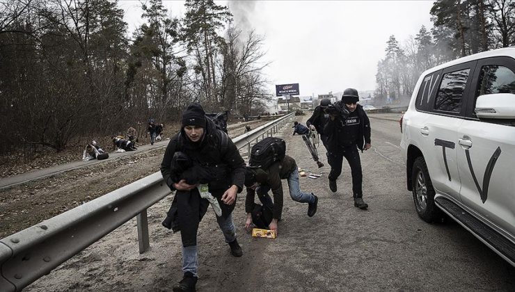 Rus askerleri Kiev’de sokak hayvanlarını besleyen üç arkadaşa ateş açarak öldürdü