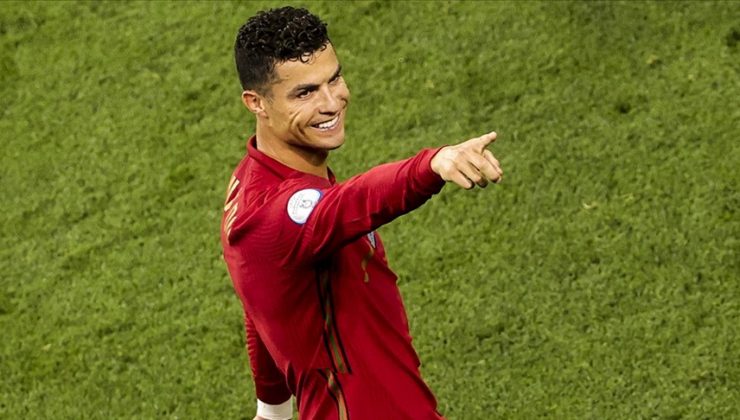 Ronaldo rekor kırdı, Manchester United kazandı