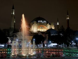 Berat Kandili İstanbul’da dualarla idrak edildi