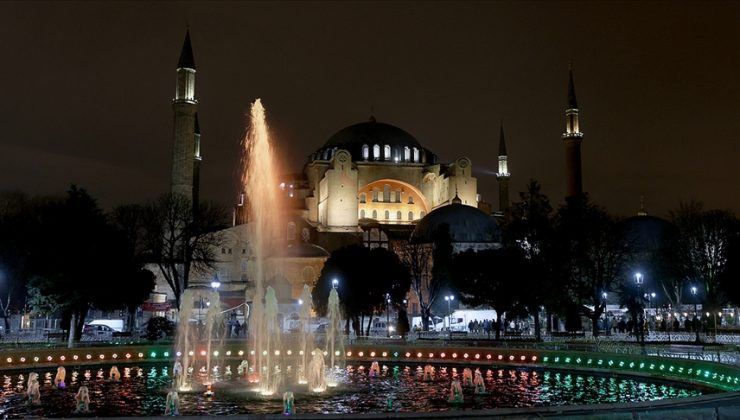 Berat Kandili İstanbul’da dualarla idrak edildi