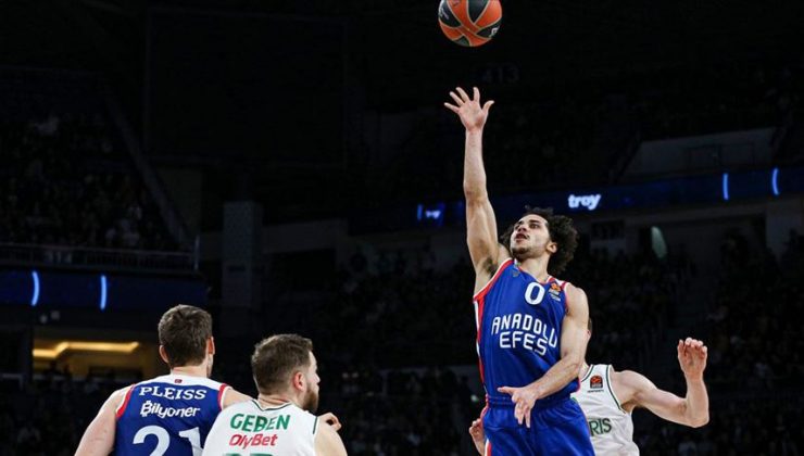 Anadolu Efes Litvanya’dan mutlu döndü 71-85