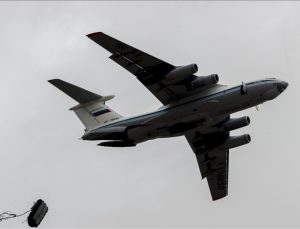 Rus uçakları şehirde yüzlerce sivilin saklandığı tiyatro binasını bombaladı