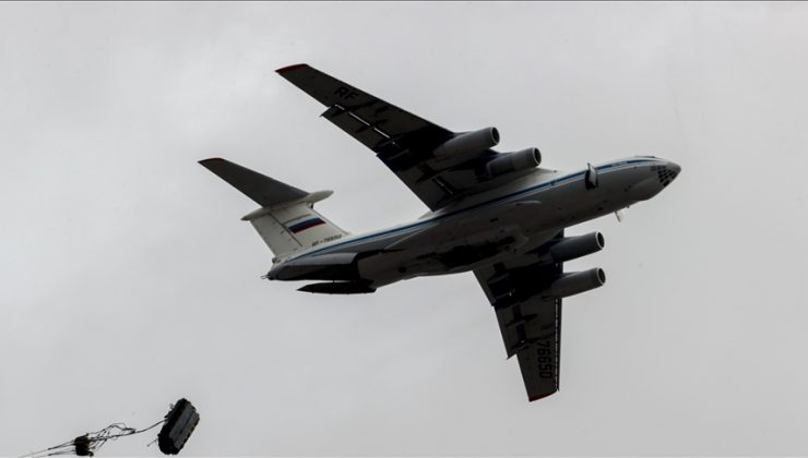 Rus uçakları şehirde yüzlerce sivilin saklandığı tiyatro binasını bombaladı