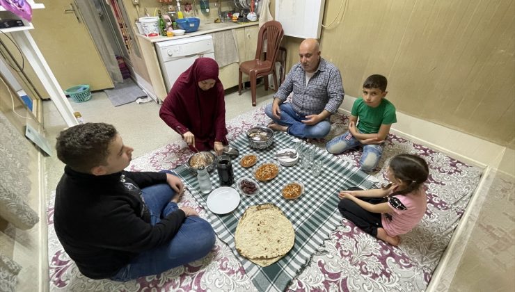 Sığınmacılar ilk iftarını konteynerde yaptı