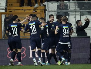 Muleka’lı Kasımpaşa Beşiktaş’ı sahadan sildi  0-3