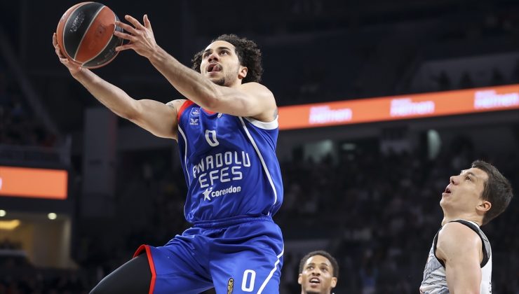 Anadolu Efes kasırgası devam ediyor 81-76