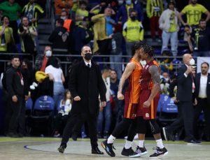 Galatasaray Fenerbahçe’den futbolun rövanşını aldı 70-76