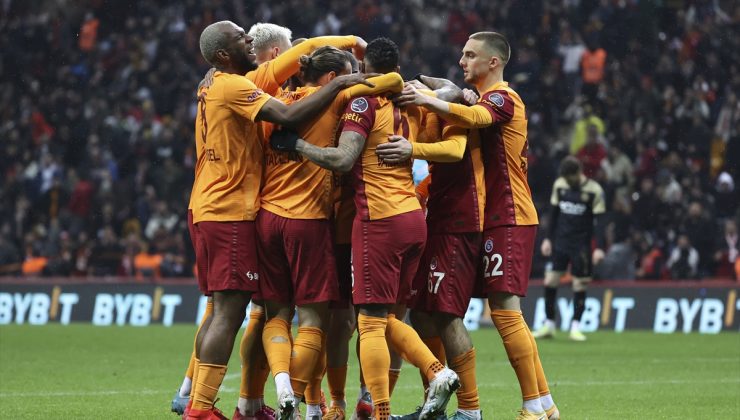 Galatasaray’a iki dakika yetti  2-0