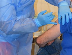 Yok artık: Sahte aşı kartı satmak için 90 kez Kovid-19 aşısı oldu