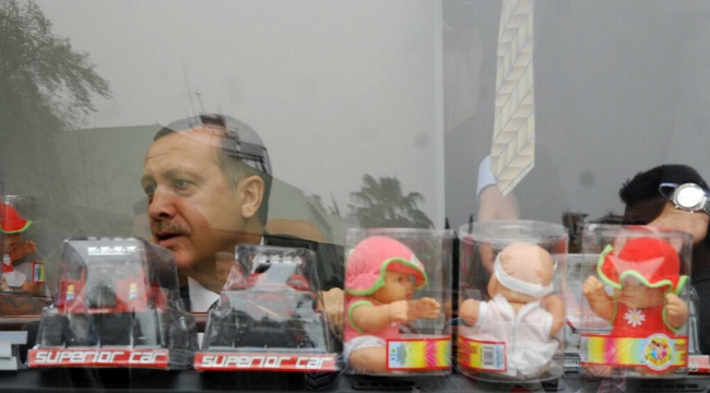 Erdoğan’ın çocuklara dağıttığı oyuncakları çaldılar