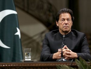 ABD’yi işaret eden Pakistan başbakanı Khan görevinden alındı!