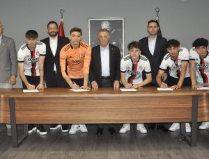 Beşiktaş’ın gençleri imzaladı