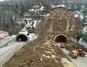 Bolu Dağı Tüneli’nde yol açma çalışmaları sürüyor